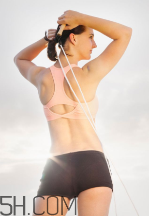 怎樣跳繩能減肚子贅肉？冬天跳繩不出汗能減肥嗎？