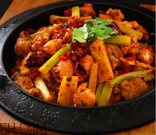 開麻辣香鍋都需要什么設(shè)備？麻辣香鍋什么人不能吃