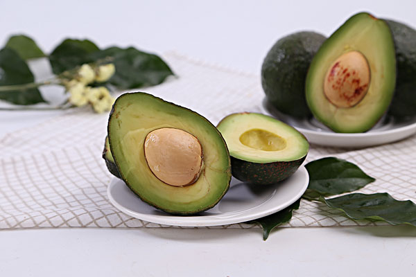 柿子和牛油果能一起吃嗎 牛油果可以和柿子一起吃嗎 柿子和牛油果能一起吃嗎 牛油果可以和柿子一起吃嗎