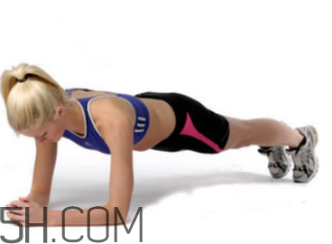 女生平板支撐多長(zhǎng)時(shí)間算好？練習(xí)平板支撐注意事項(xiàng)