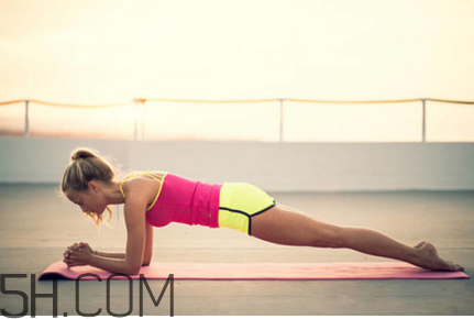 平板支撐一般人能堅(jiān)持多久？平板支撐每天做多久合適？
