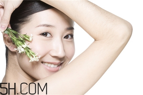 粉刺能用紅霉素軟膏嗎？粉刺擦蘆薈膠可以嗎？