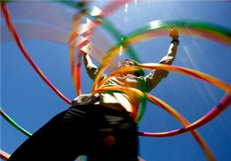 轉(zhuǎn)呼啦圈腰疼怎么辦？呼啦圈的花式轉(zhuǎn)法及姿勢