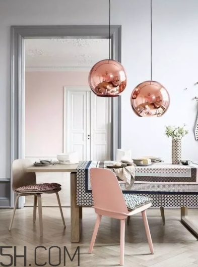 裸粉色搭配什么衣服？裸粉色大衣怎么搭配