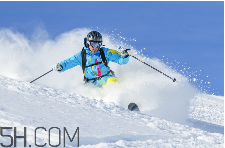 滑雪適合穿羽絨服嗎？滑雪鞋什么牌子好？