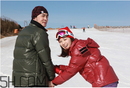 滑雪穿什么衣服比較好？滑雪鞋怎么穿？