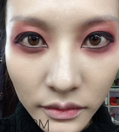 破碎娃娃妝怎么化？萬圣節(jié)破碎娃娃妝畫法教程