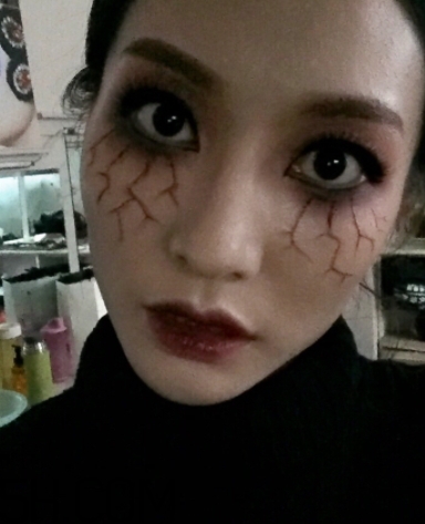 破碎娃娃妝怎么化？萬圣節(jié)破碎娃娃妝畫法教程