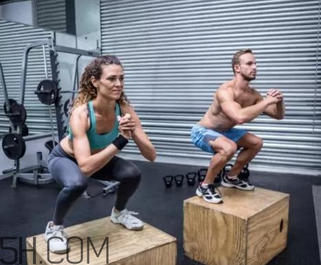 為什么做深蹲會頭暈？深蹲頭暈怎么改善？