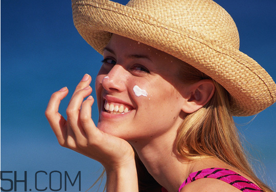 怎么挑選適合的防曬霜？面部防曬霜排行榜10強