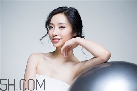 粉刺應(yīng)該擦什么藥膏？粉刺應(yīng)該用什么護(hù)膚品？