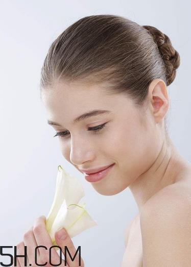 黑頭是螨蟲嗎？黑頭是怎么形成的？