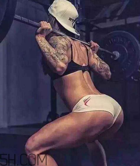 面壁深蹲有什么好處？面壁深蹲和深蹲哪個好？