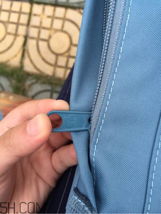 北極狐雙肩包真假辨別對比 雙肩包什么牌子的好？