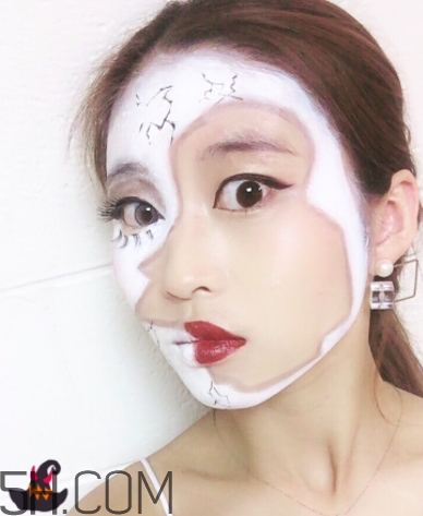破碎娃娃妝怎么化？萬圣節(jié)破碎娃娃妝畫法教程