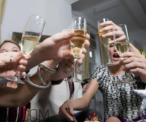 喝酒會(huì)引起尿路感染嗎？喝酒會(huì)引起尿道炎嗎？