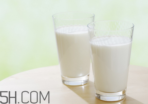 純牛奶打開后能放多久？牛奶可以煮沸嗎？