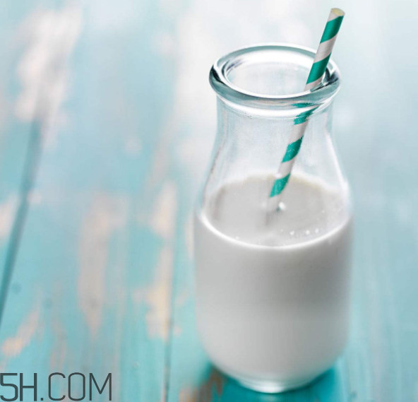 純牛奶熱著喝還是常溫喝？桑葚能和牛奶一起吃嗎？