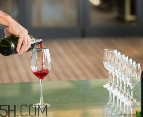 喝酒會引起痛風嗎？喝酒會引起面癱嗎？