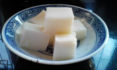 喝純牛奶喝多少合適？牛奶凍怎么做好吃？