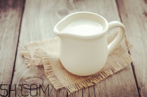 牛奶凍可以用酸奶嗎？純牛奶可以做酸奶嗎？