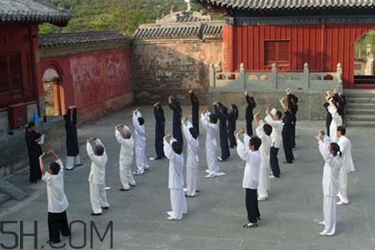 八段錦不適合什么人？八段錦的功效與作用