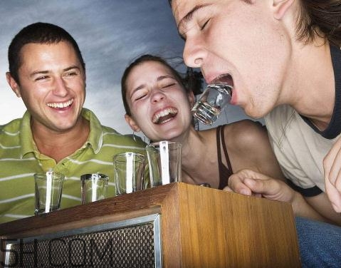 喝酒胃出血是什么癥狀？喝酒胃出血要住院嗎？