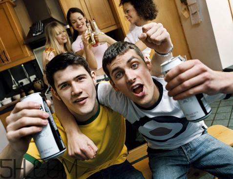 喝酒胃出血是什么癥狀？喝酒胃出血要住院嗎？