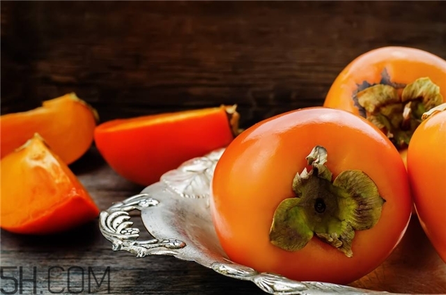 吃完柿子能吃雞蛋嗎 吃柿子后多久可以吃雞蛋 吃完柿子能吃雞蛋嗎 吃柿子后多久可以吃雞蛋