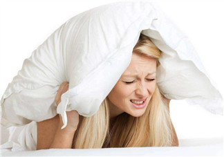 吃什么食物會(huì)導(dǎo)致失眠？睡前吃巧克力會(huì)導(dǎo)致失眠嗎？