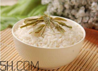 茶葉水煮飯有什么好處？茶葉水怎么煮飯