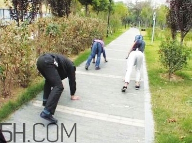 爬著走鍛煉有什么好處？爬著走能治痔瘡？