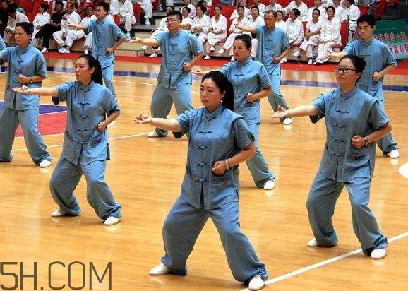 八段錦是氣功嗎？八段錦是太極還是氣功