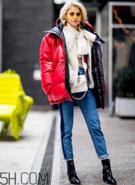 紅色羽絨服怎么搭配？紅色羽絨服搭配圖片