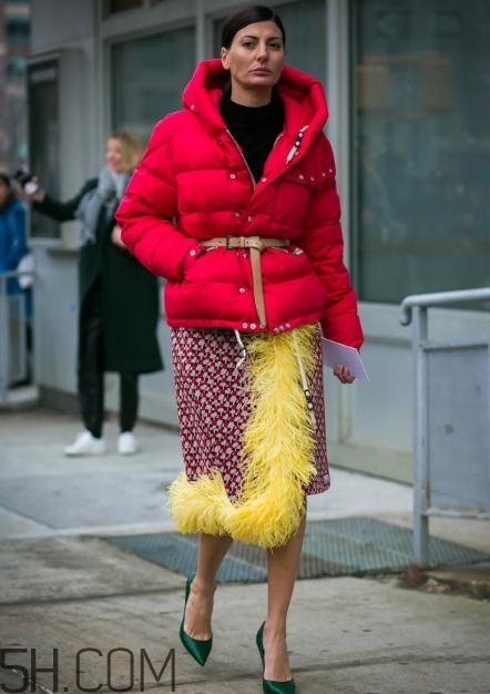 紅色羽絨服怎么搭配？紅色羽絨服搭配圖片