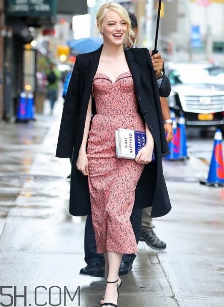 毛呢大衣發(fā)黃了怎么辦？呢子大衣發(fā)黃怎么清洗？