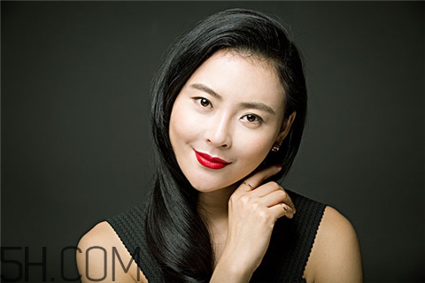 隆胸可以跳傘嗎？隆胸可以做過山車嗎？