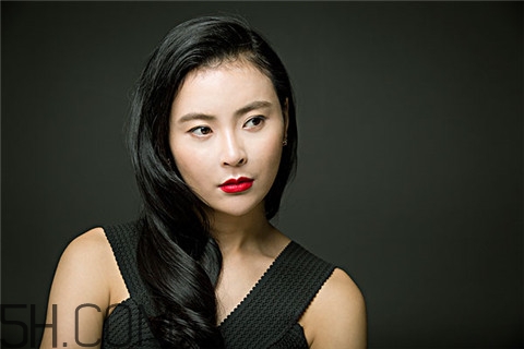 隆胸可以跳傘嗎？隆胸可以做過山車嗎？