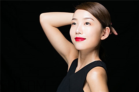 隆胸是用什么材料？隆胸是從哪里切口？