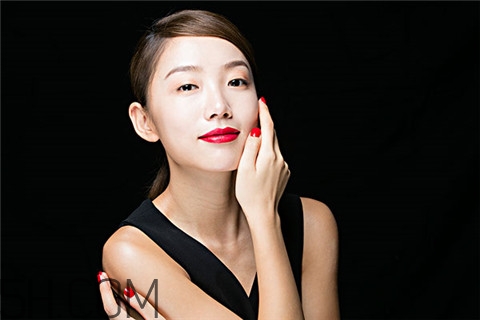 隆胸是用什么材料？隆胸是從哪里切口？