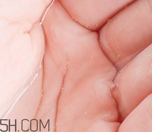 esthe dew爽膚水哪個(gè)顏色好？esthe dew化妝水不同顏色區(qū)別