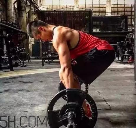 硬拉會(huì)傷腰嗎？硬拉會(huì)腰間盤突出嗎？