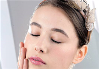 防曬霜是涂的越厚越好嗎？擦防曬霜之前要擦什么？