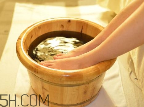 關(guān)節(jié)炎能泡溫泉嗎？關(guān)節(jié)炎能用熱水泡嗎？