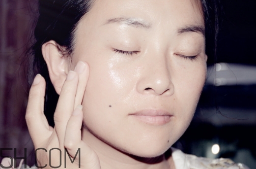 蘭蔻晚霜適合什么年齡的女孩用？蘭蔻晚霜適合什么年齡