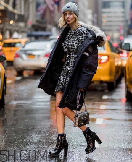 羽絨服搭配什么裙子好看？羽絨服搭配裙子圖片