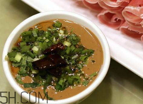 涮羊肉調(diào)料怎么調(diào)好吃？涮羊肉的麻醬怎么調(diào)？