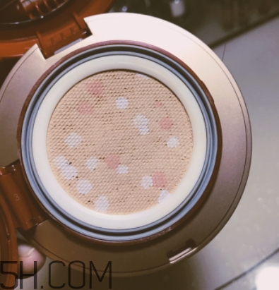 悅詩(shī)風(fēng)吟石榴氣墊色號(hào) 悅詩(shī)風(fēng)吟允兒石榴氣墊試色 悅詩(shī)風(fēng)吟石榴氣墊色號(hào) 悅詩(shī)風(fēng)吟允兒石榴氣墊試色