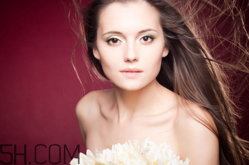 護(hù)發(fā)精油怎么挑選？椰子油護(hù)發(fā)后的護(hù)理