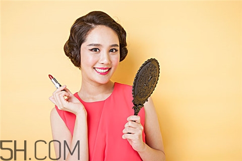 烤瓷牙為什么會(huì)出臭味？烤瓷牙為什么那么貴？